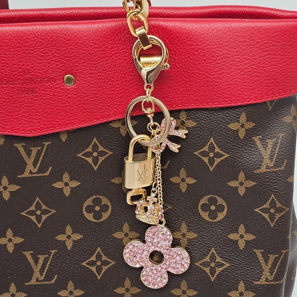 LV Authentic Gold Padlock 🔒 Key Set w/ Unbranded Flower Keychain Charm
